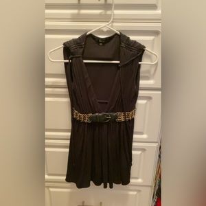 Sky shirt in black with gold accents